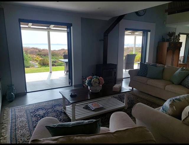 4 BEDROOM HOUSE FOR SALE IN BRITANNIA BAY